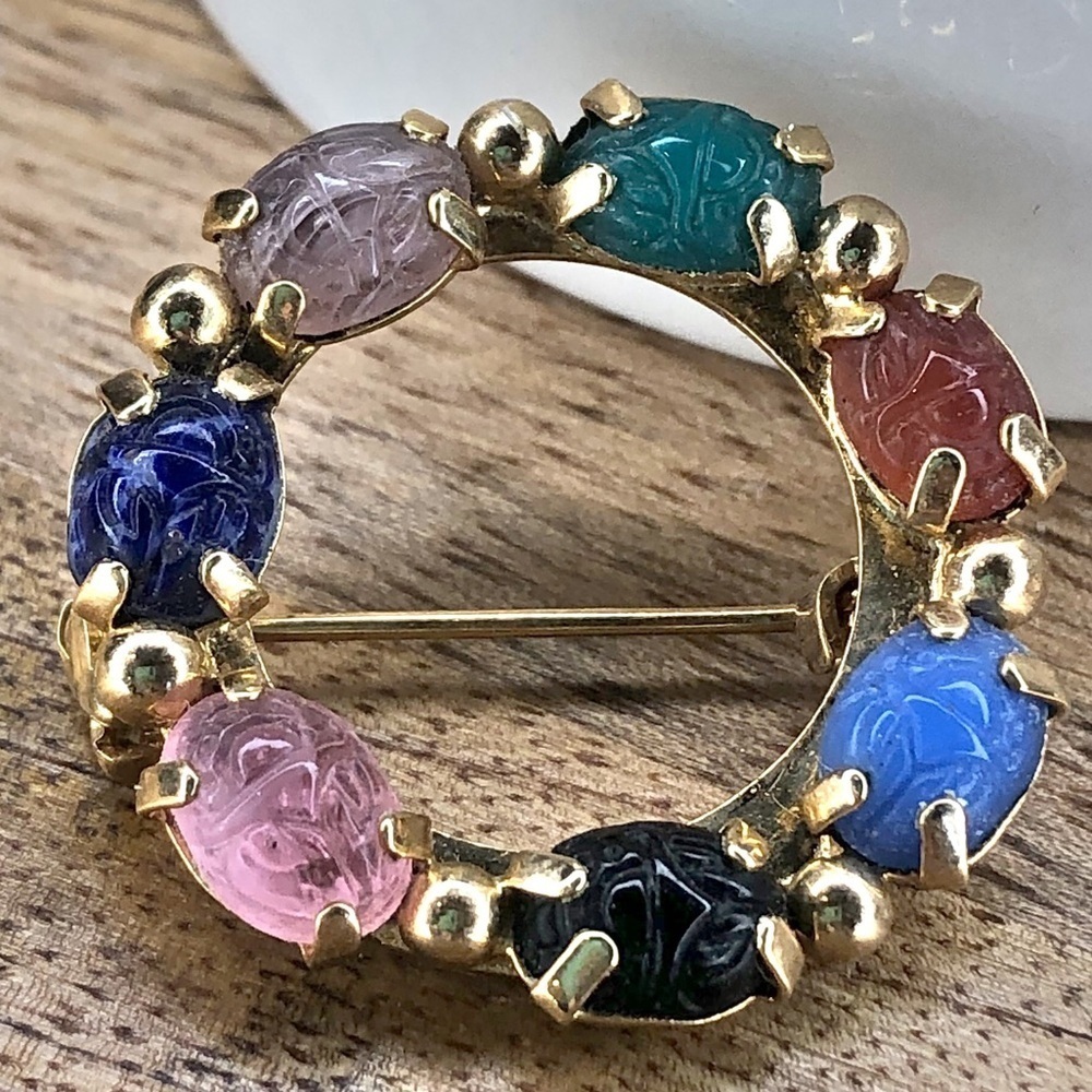 Egyptian Revival 60s Gold Tone Carved Lucite Multicolor Scarab Brooch Pin 1”inch - Picture 5 of 8